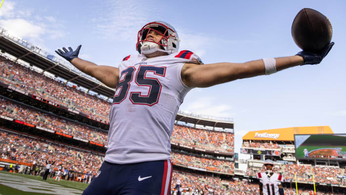 Hunter Henry celebrates touchdown.